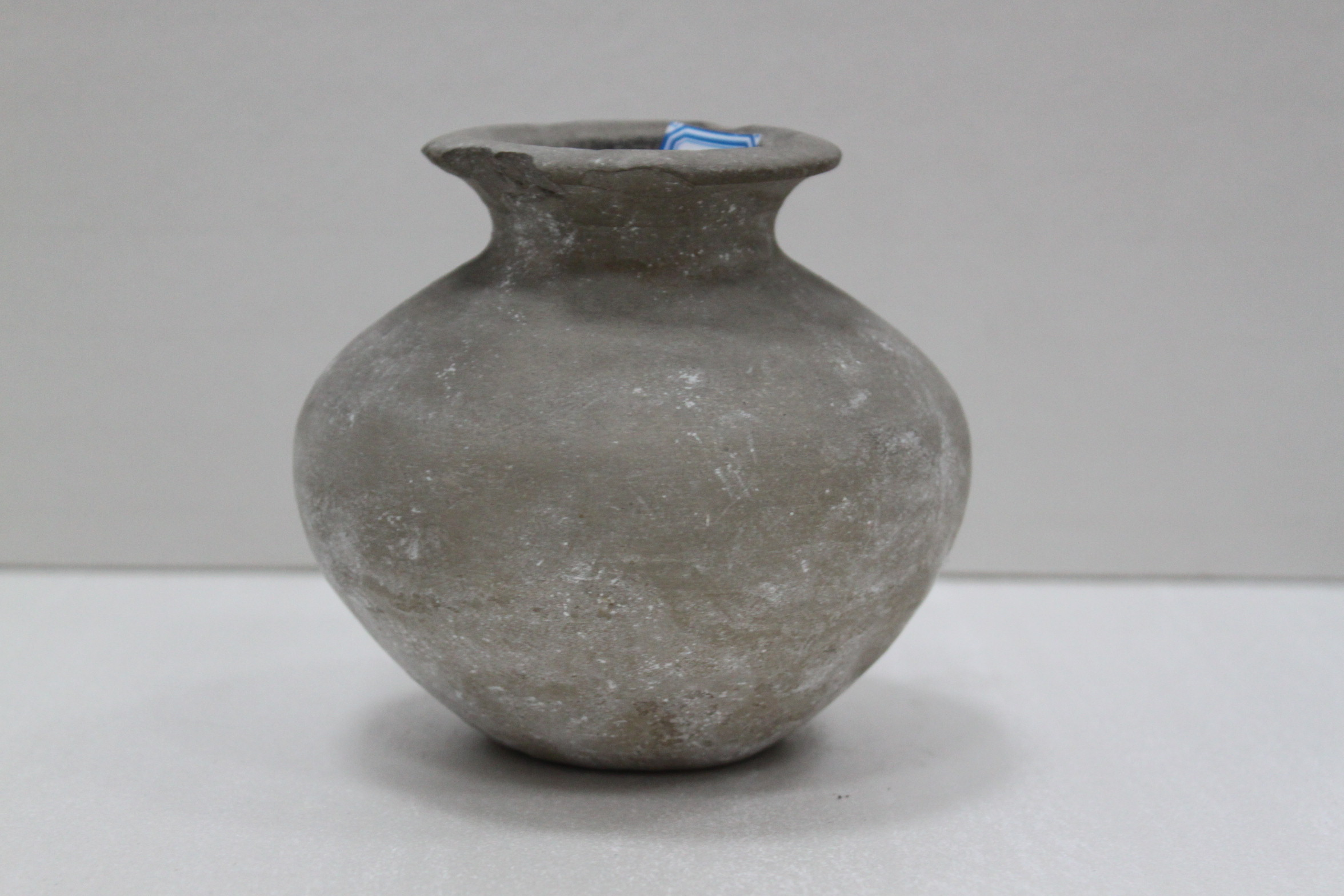 小口大腹灰陶罐