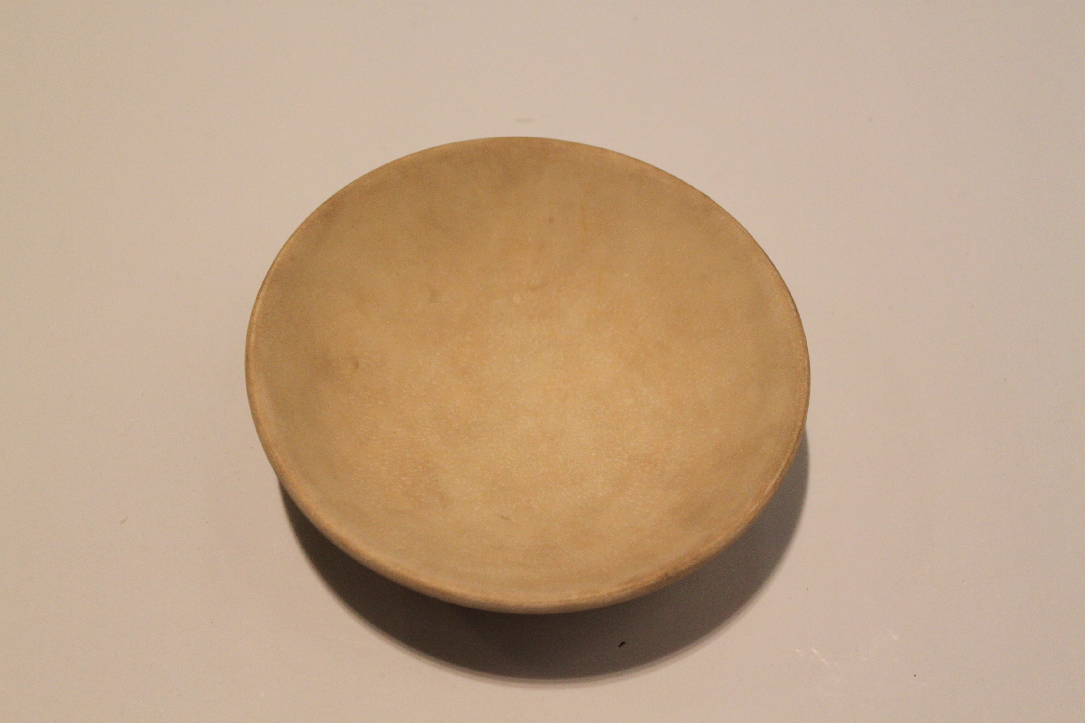 邢窑玉环形底卷沿白瓷碗