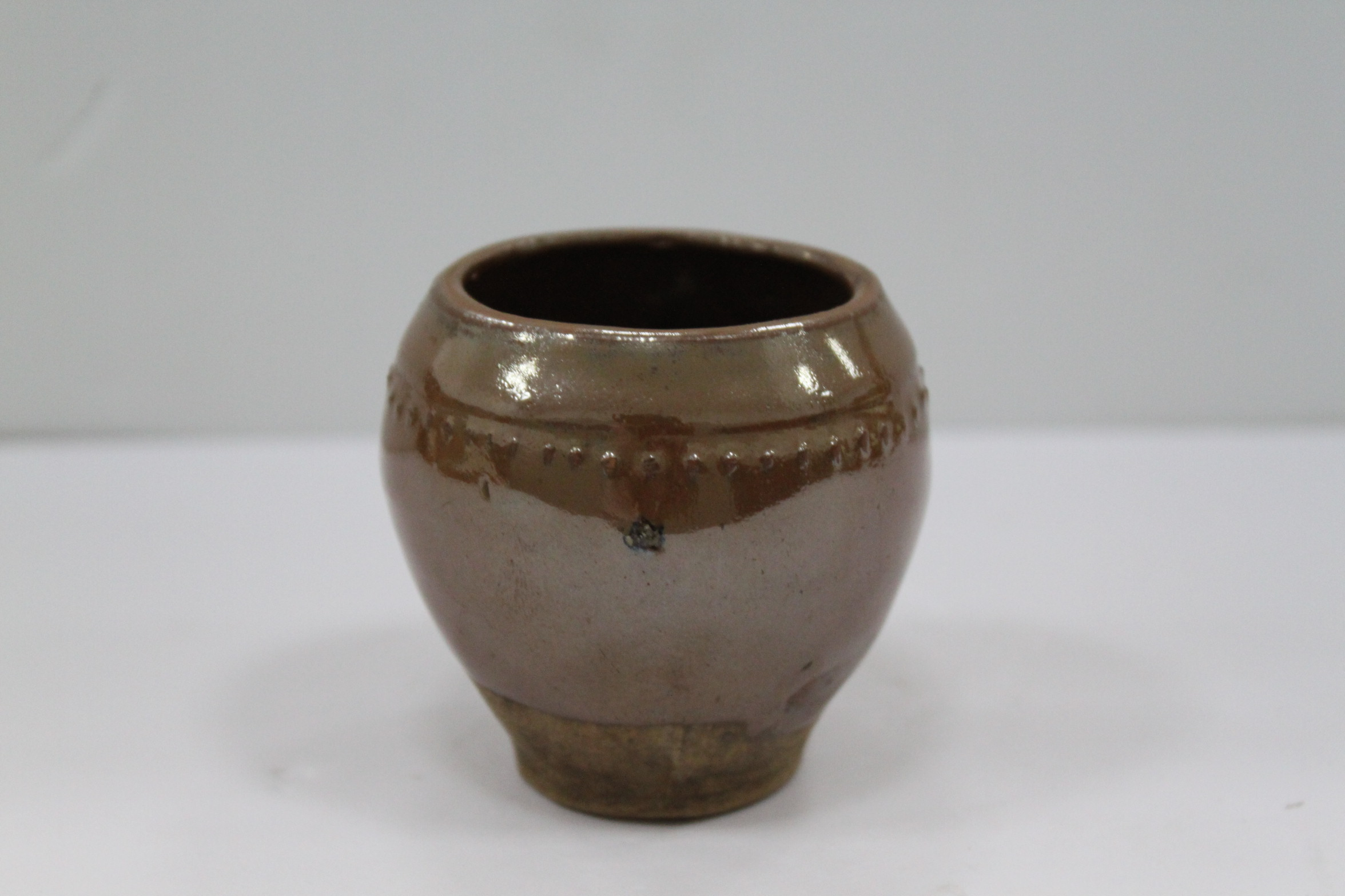 酱釉乳丁纹鼓形罐