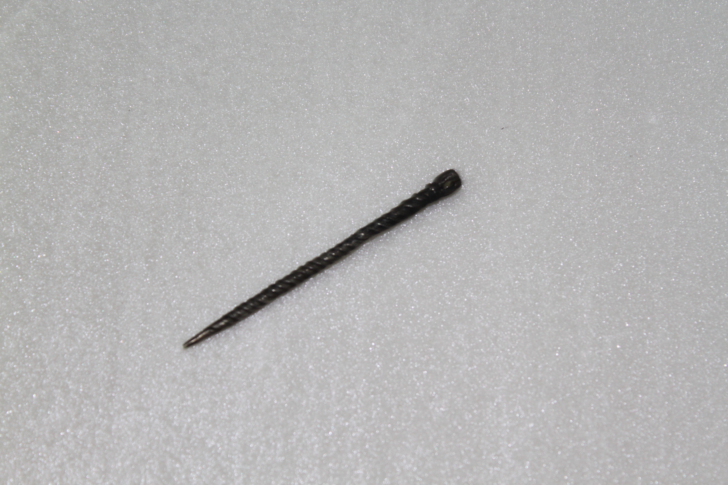 银罗弦纹带孔锥