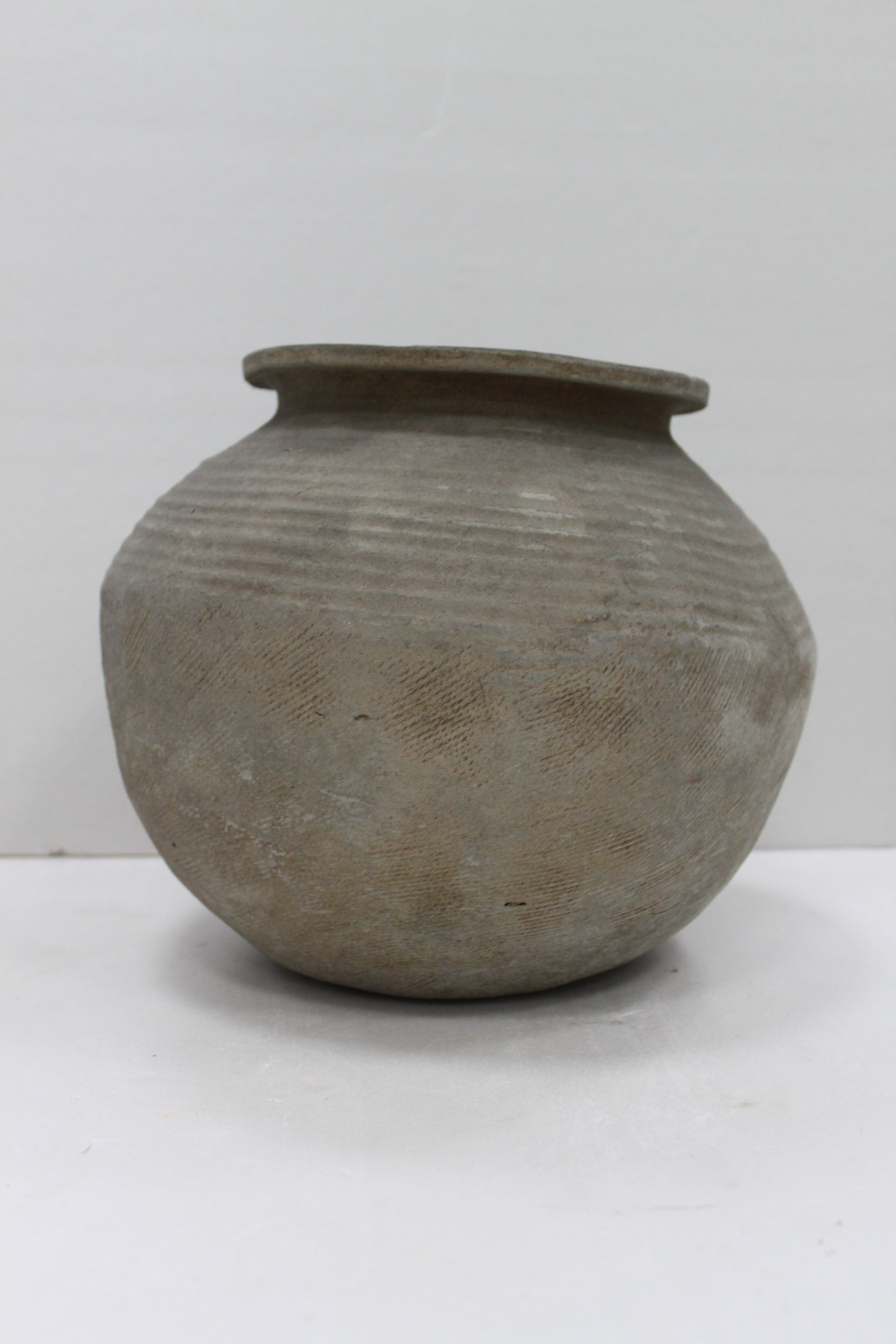 细绳纹灰陶罐