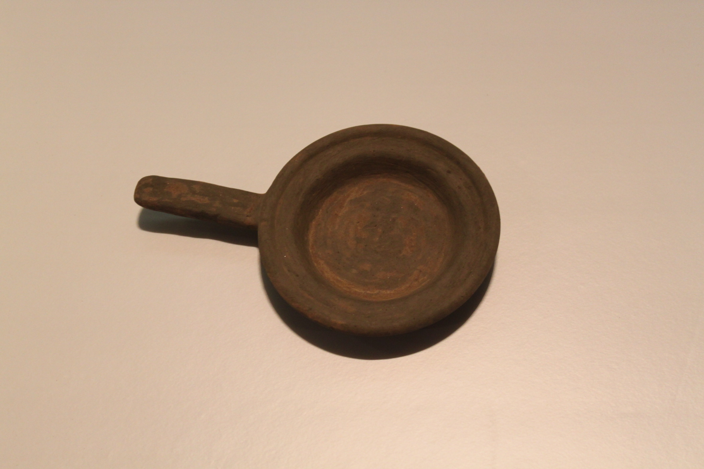 陶熨斗（带柄）