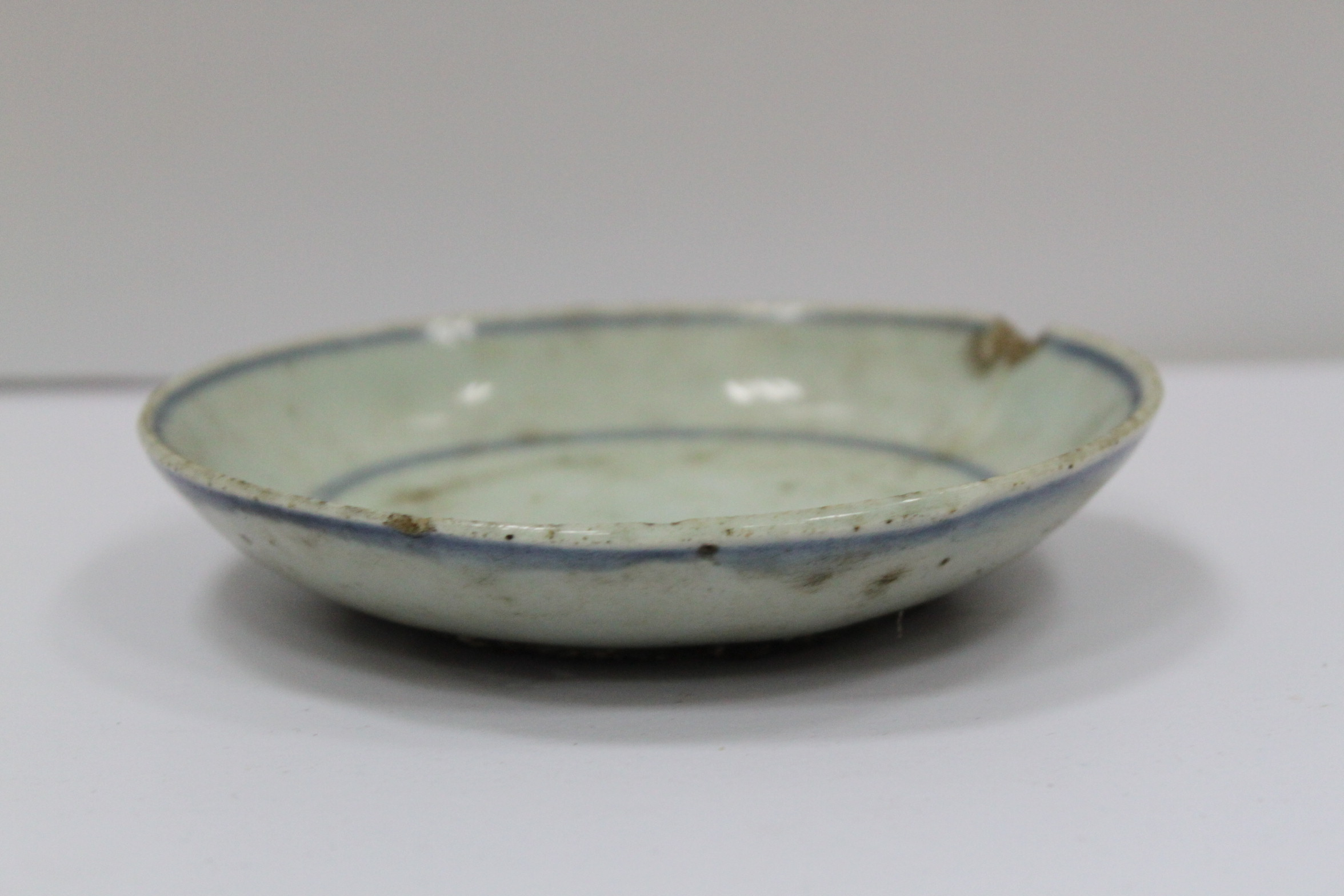 淡兰釉弦纹盘7