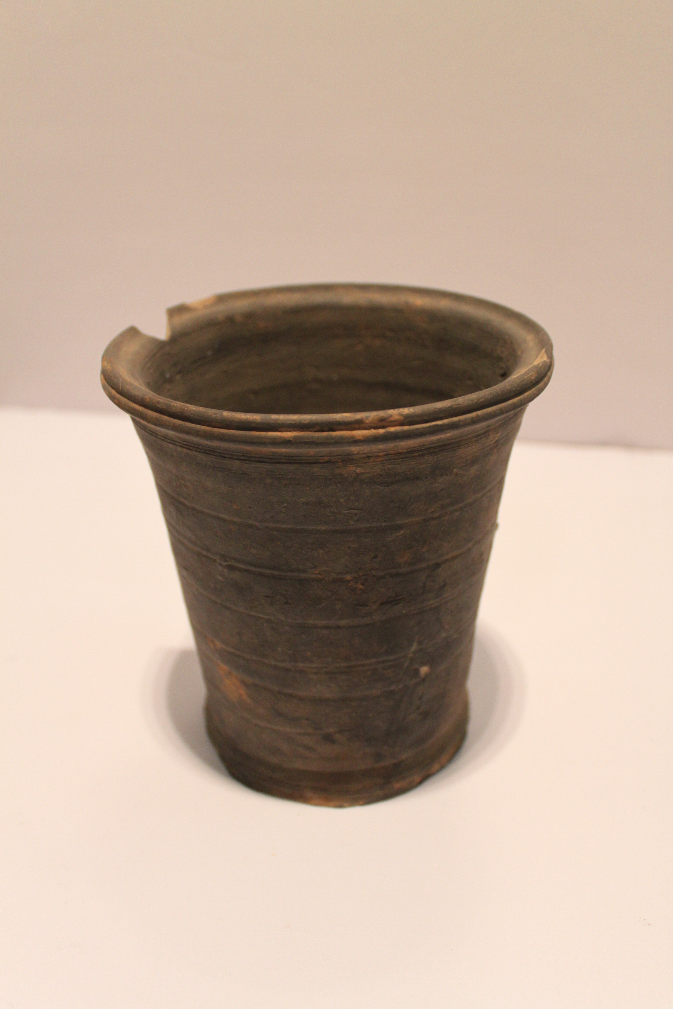 弦纹黑陶筒形罐