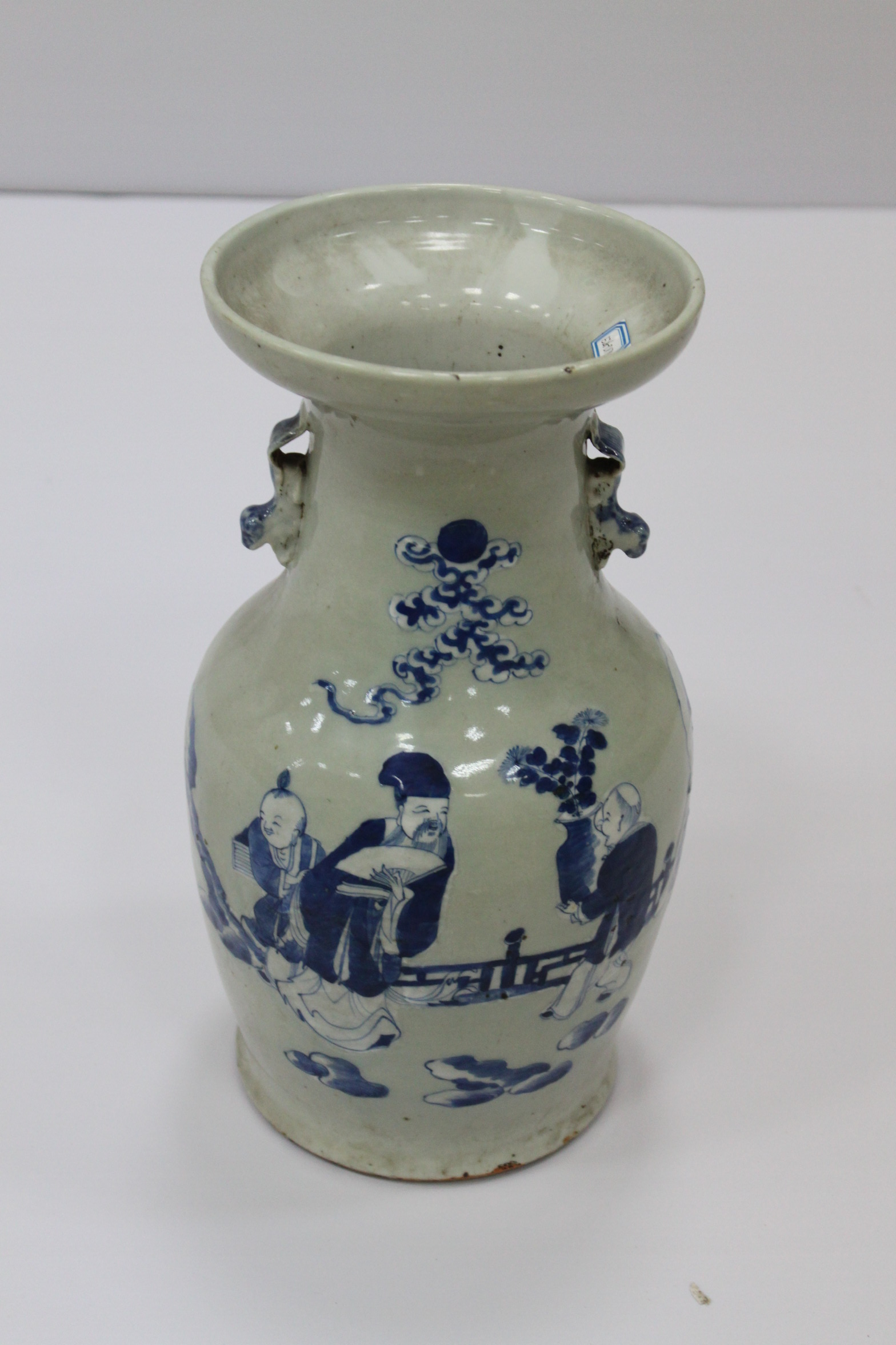 青花人物瓶