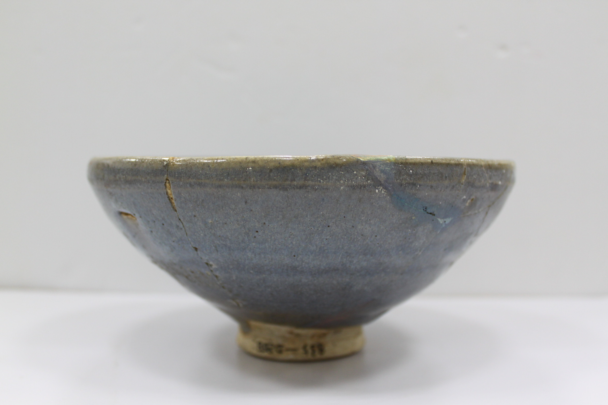 钧釉敛口斜腹碗3