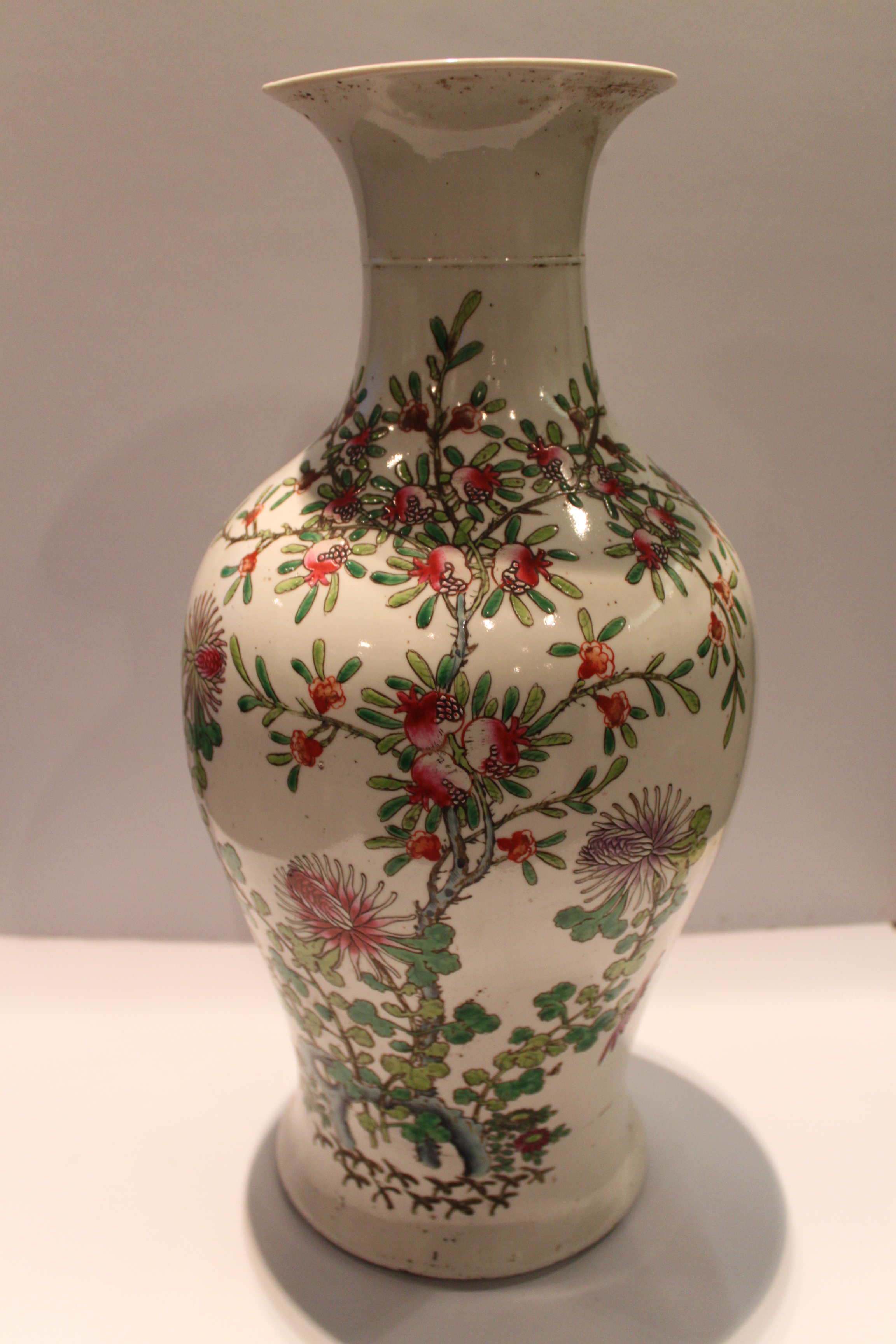 粉彩石榴菊花瓶