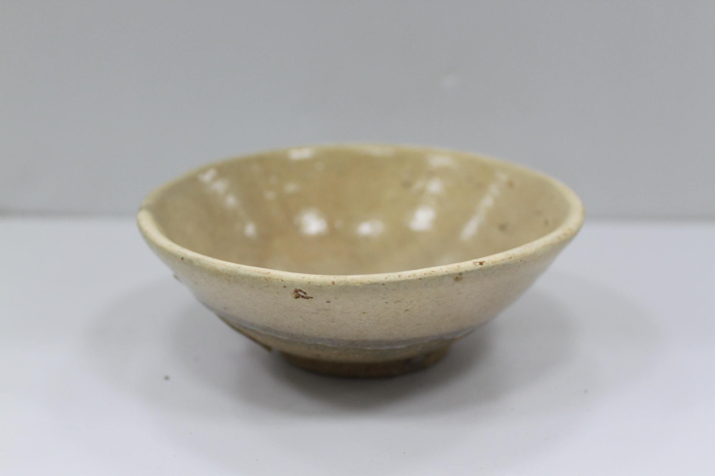 乳黄釉冰裂纹小瓷碗