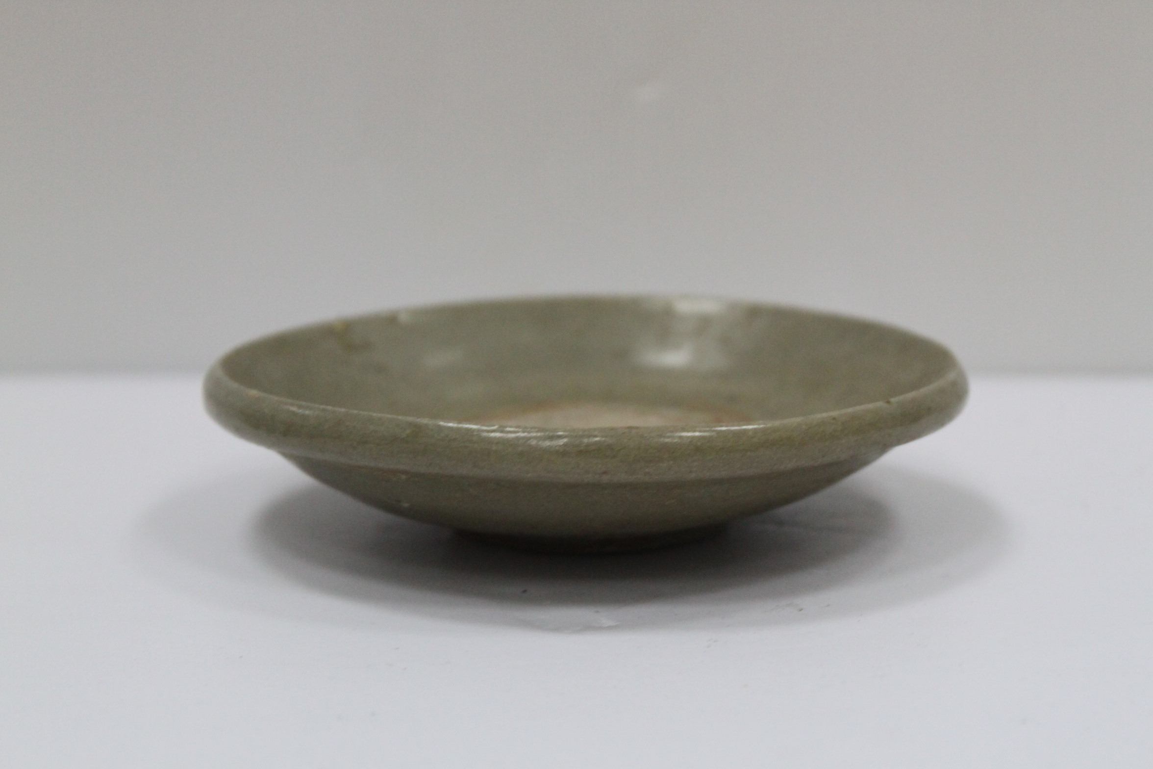 眼形纹底青灰釉盘4