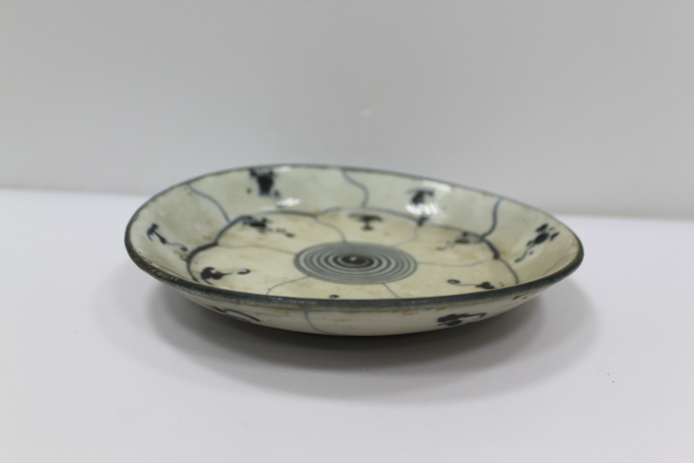 “万利”团花纹盘