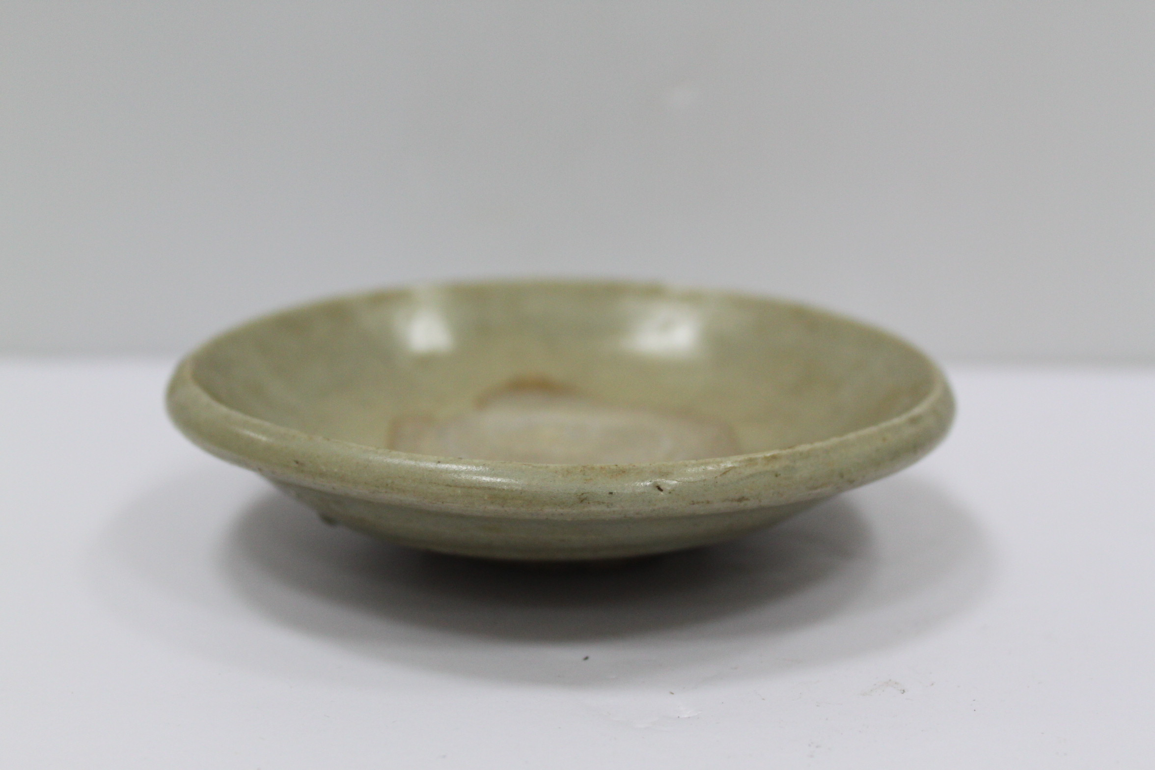 眼形纹底青灰釉盘2