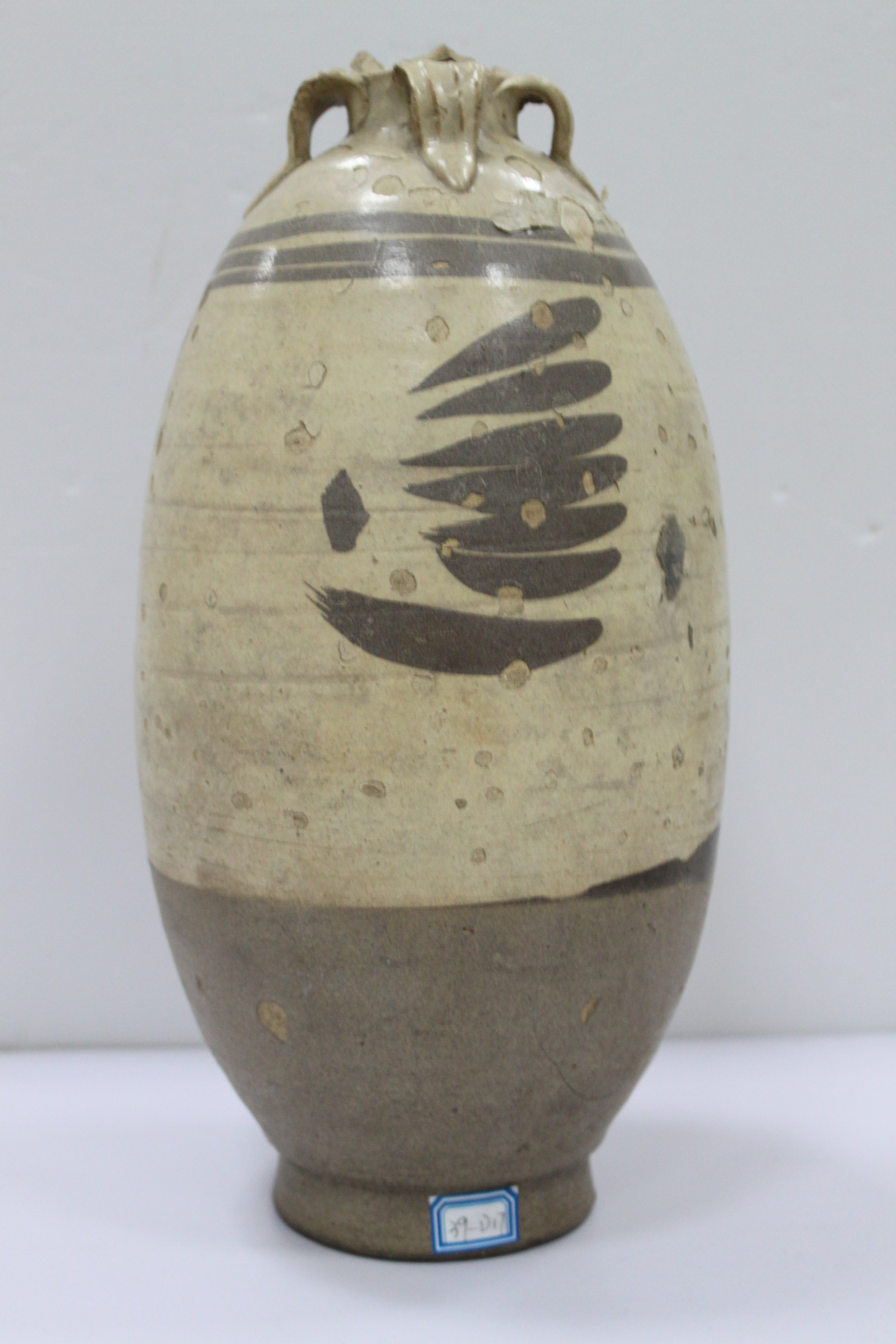 乳白釉褐彩四系瓶