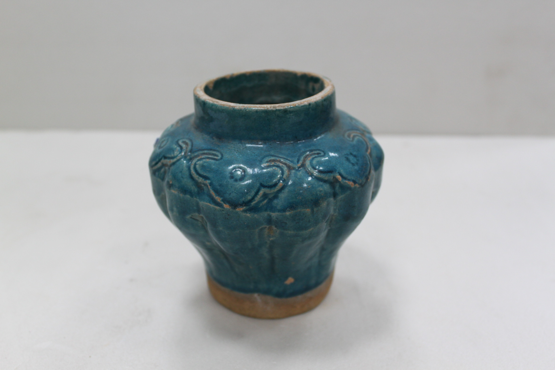 天蓝釉如意纹瓜棱罐