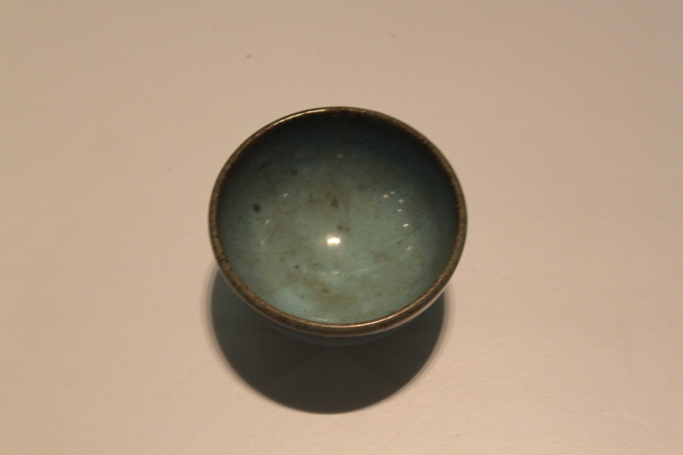 钧釉圈足深腹碗